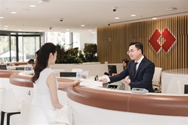 Khách hàng hưởng lợi gì từ cuộc đua hệ sinh thái ngân hàng - bảo hiểm?